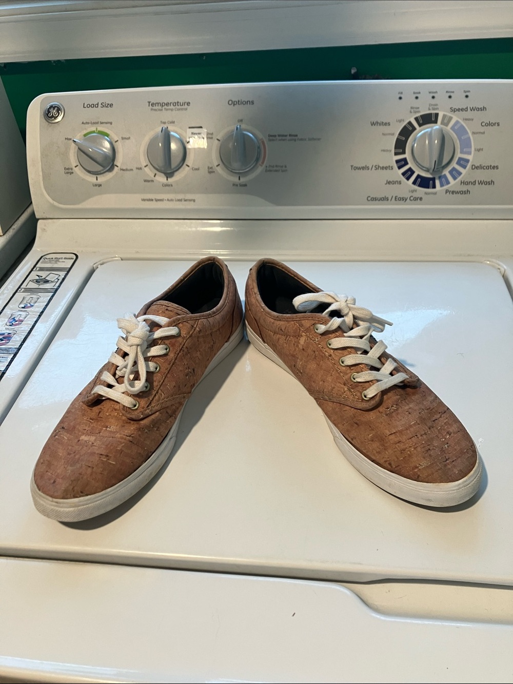 Vans cork ultracush low top sneakers women’s 9